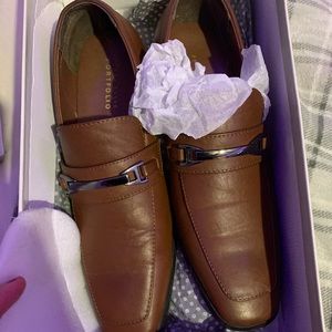 Men’s dress shoes